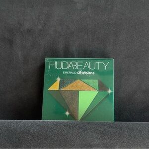 HUDA BEAUTY Green and Gold Eyeshadow Palette- brand new!